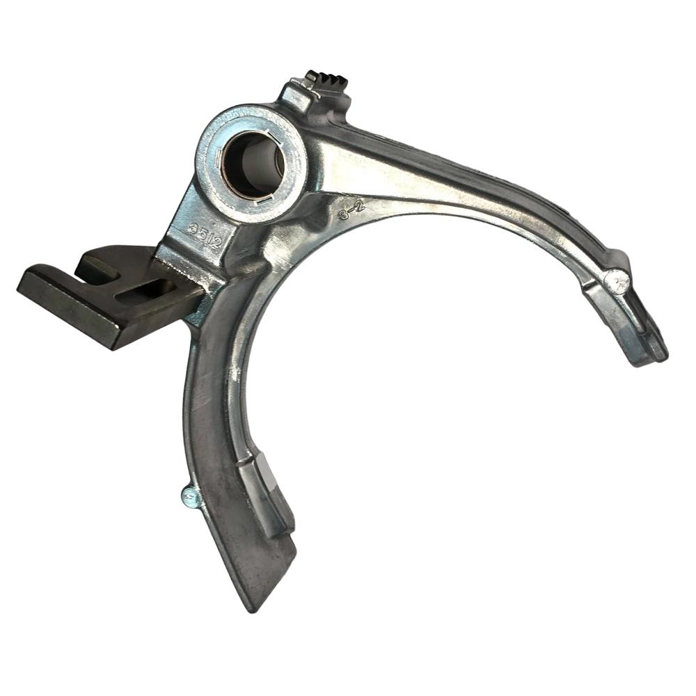 Вилка включения 2 / 3 передачи Isuzu КПП MYY5T NQR71 4HG1 Е-2 / NQR75 4HK1 Е-3  / MYY5М NLR/NMR85 4JJ1 Е-4/5 / MYY6P NPS75 / NPR75 4HK1&nbsp;Е-4/5 / MYY6S NQR90 4HK1 Е-4/5 | Оригинал